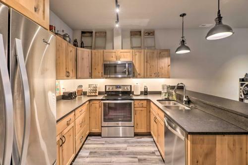 Apartamento Cozy Columbia Falls Condo With Private Balcony!