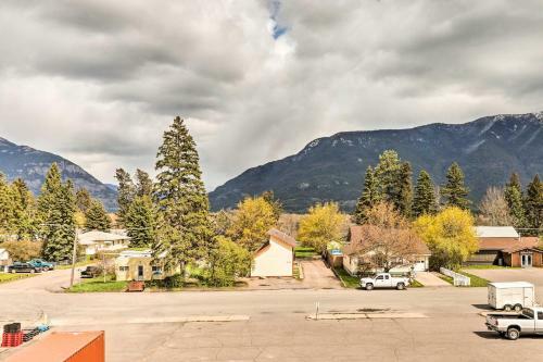 Apartamento Cozy Columbia Falls Condo With Private Balcony!