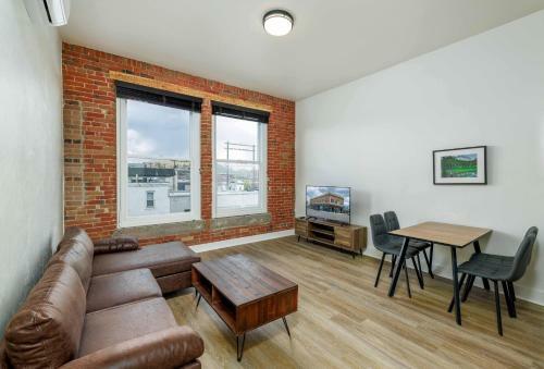Hostal Mt Block Unit 17 Madison