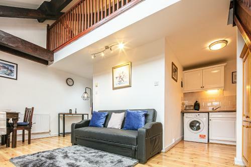 Victoria Quays Charming Loft Apartment - Free Parking