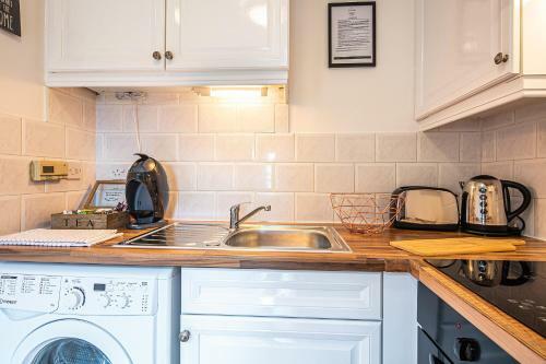Victoria Quays Charming Loft Apartment - Free Parking