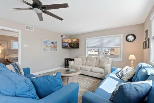 Unit B 2nd Fl 2nd Fl Hideaway 2 Block To Beach Parking