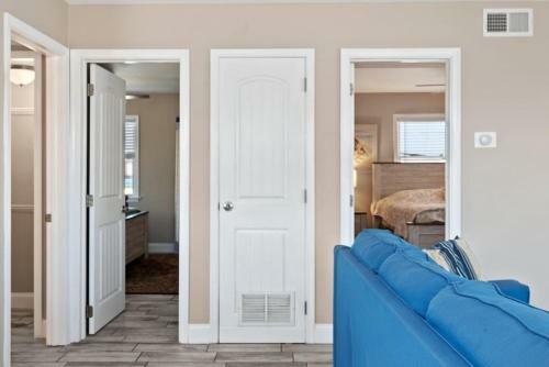 Unit B 2nd Fl 2nd Fl Hideaway 2 Block To Beach Parking