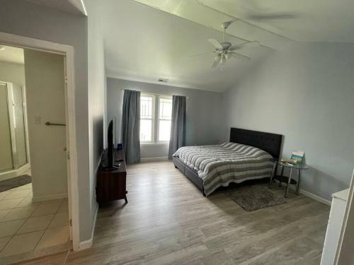 Cheerful 3-bedroom Townhouse Close To Beach