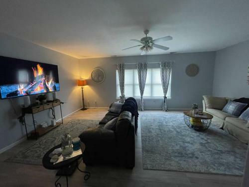 Cheerful 3-bedroom Townhouse Close To Beach