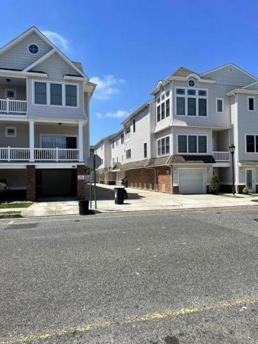 Cheerful 3-bedroom Townhouse Close To Beach