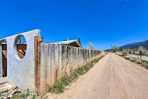 El Prado Escape With Large Yard About 9 Mi To Taos