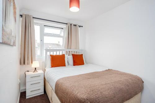 Lovely 3 Bed House-tilbury-free Parking
