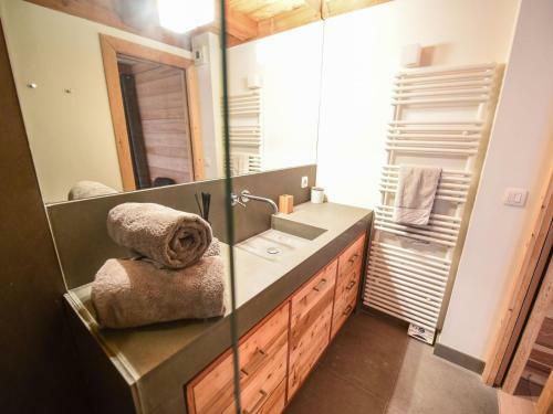 Apartment Huez, 3 Bedrooms, 7 Persons - Fr-1-645-16