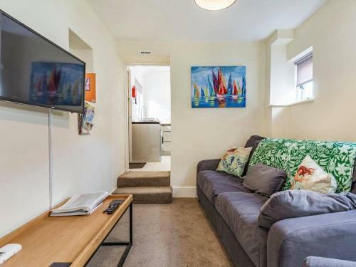 Lovely 2-bed Quaint Period Cottage In Torquay