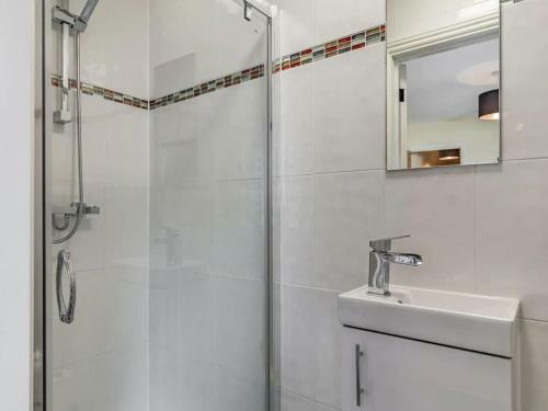 Lovely 2-bed Quaint Period Cottage In Torquay
