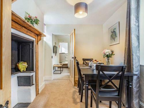 Lovely 2-bed Quaint Period Cottage In Torquay