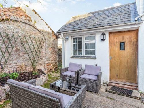Lovely 2-bed Quaint Period Cottage In Torquay