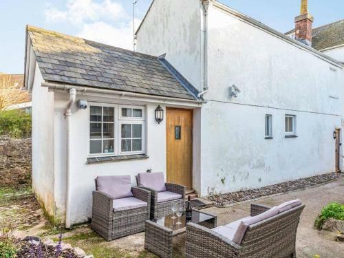 Lovely 2-bed Quaint Period Cottage In Torquay