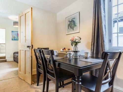 Lovely 2-bed Quaint Period Cottage In Torquay