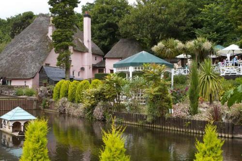 Lovely 2-bed Quaint Period Cottage In Torquay