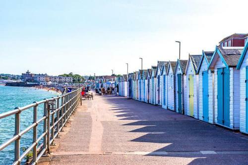 Lovely 2-bed Quaint Period Cottage In Torquay