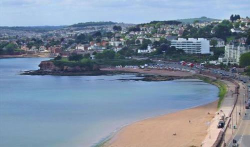 Lovely 2-bed Quaint Period Cottage In Torquay