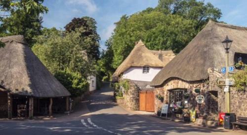 Lovely 2-bed Quaint Period Cottage In Torquay