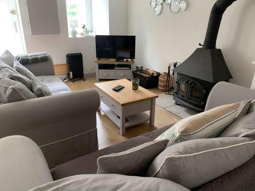 Stunning 3-bed Cottage Opposite Chateau And Canal