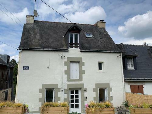 Stunning 3-bed Cottage Opposite Chateau And Canal