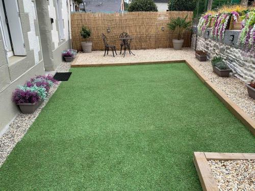 Stunning 3-bed Cottage Opposite Chateau And Canal