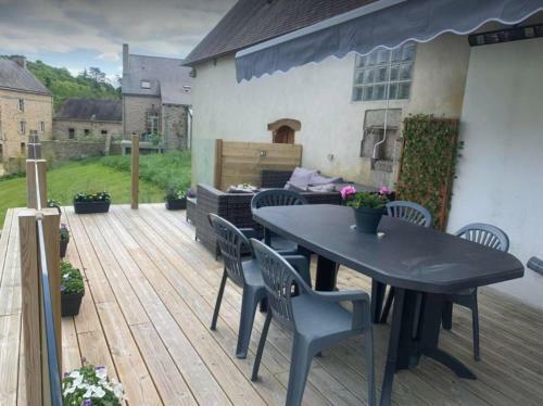 Stunning 3-bed Cottage Opposite Chateau And Canal
