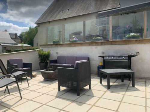 Stunning 3-bed Cottage Opposite Chateau And Canal