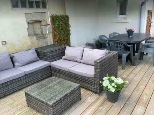 Stunning 3-bed Cottage Opposite Chateau And Canal