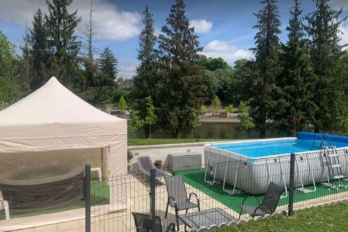 Stunning 3-bed Cottage Opposite Chateau And Canal