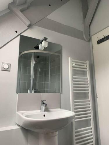Stunning 3-bed Cottage Opposite Chateau And Canal