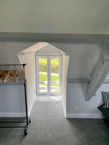 Stunning 3-bed Cottage Opposite Chateau And Canal