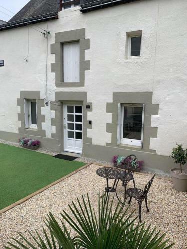 Stunning 3-bed Cottage Opposite Chateau And Canal