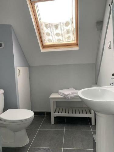 Stunning 3-bed Cottage Opposite Chateau And Canal