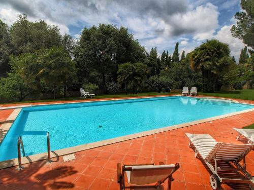 Cozy Villa In Sinalunga With Terrace