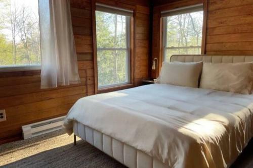 Charming Cottage With Lake Access, Trails, Plus A Jacuzzi!