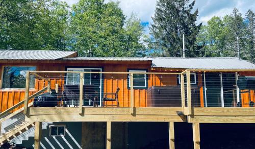 Charming Cottage With Lake Access, Trails, Plus A Jacuzzi!