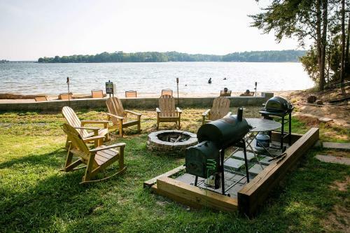 New Waterfront Cabin On The Large Sundeck #21 Cabin