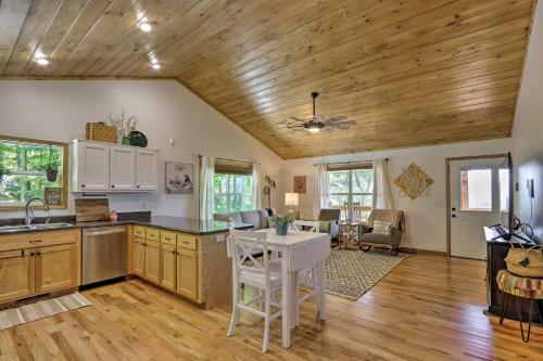 Sky Blue Overlook Screened Porch And Grill!