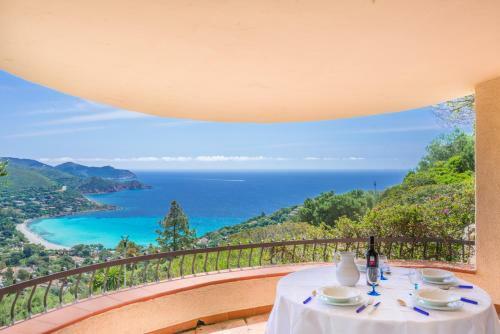Villa Aurelia . A Terrace On The Mediterranean Sea
