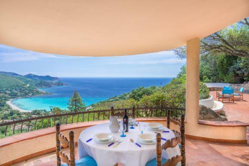 Villa Aurelia . A Terrace On The Mediterranean Sea