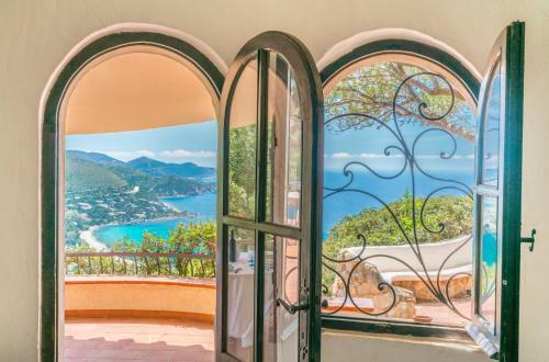 Villa Aurelia . A Terrace On The Mediterranean Sea
