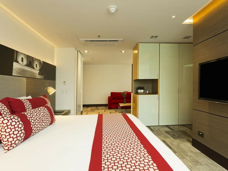 Ek Hotel