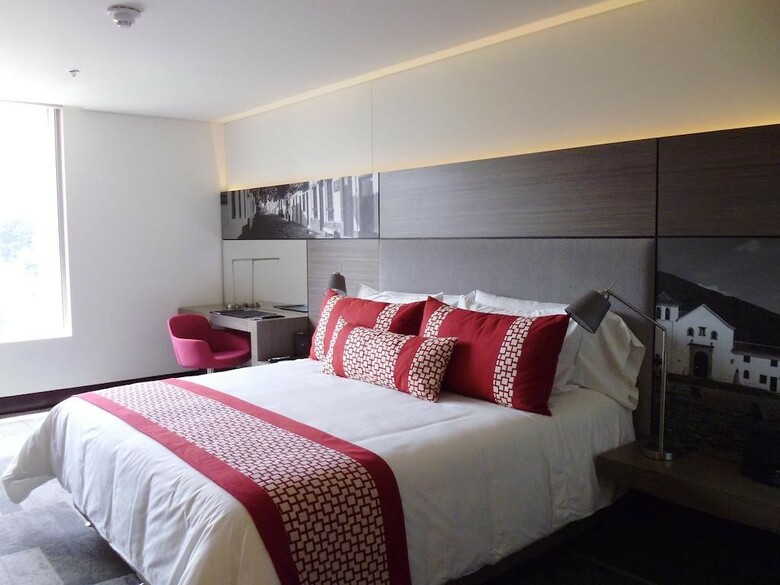 Ek Hotel
