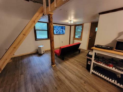 Hocking Rustic Retreat