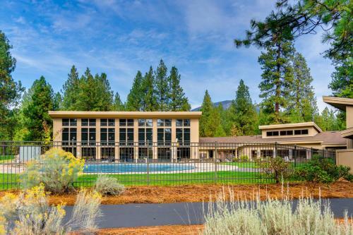 Cascade View Retreat