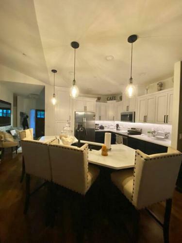 Apartamento Extra Sleep Space Pull Out Sofa In Living Room