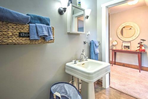 Apartamento Brick Victorian Apt With Mtn Views, Walk To River!