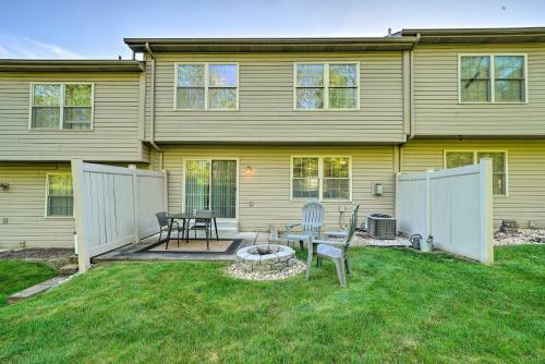 Quiet Townhome With Patio About 16 Mi To Pittsburgh