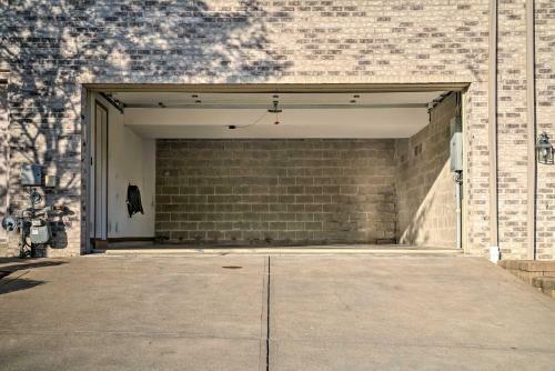 Quiet Townhome With Patio About 16 Mi To Pittsburgh